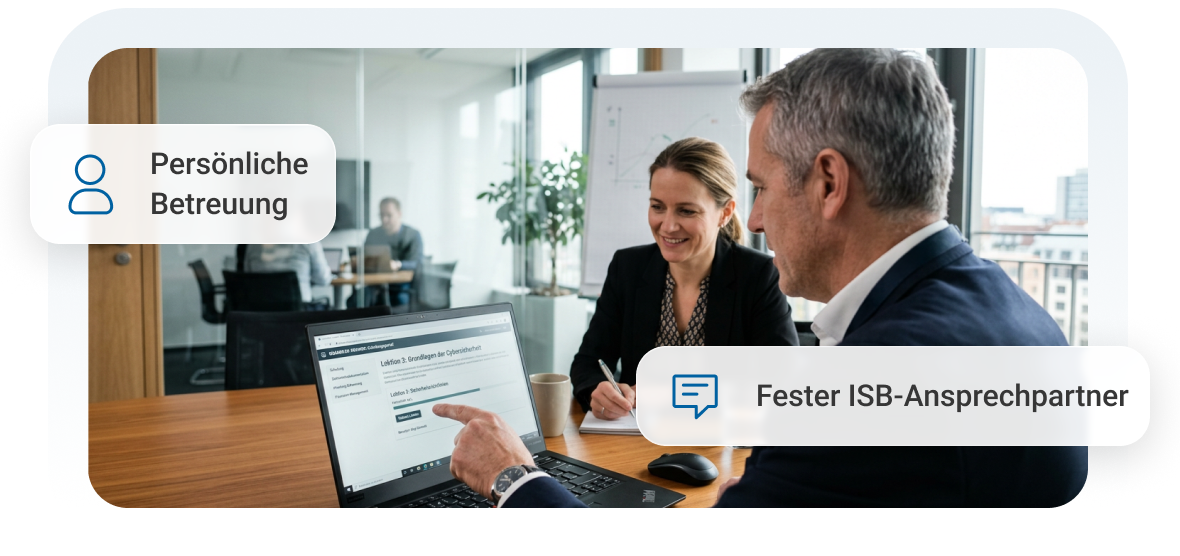 Ein Mann und eine Frau in einem modernen Büro besprechen ein digitales Dokument auf einem Laptop.